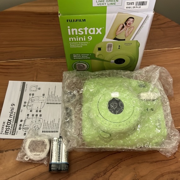 NEW Fujifilm instax mini 9 Instant Film Camera Lime Green - Picture 3 of 5